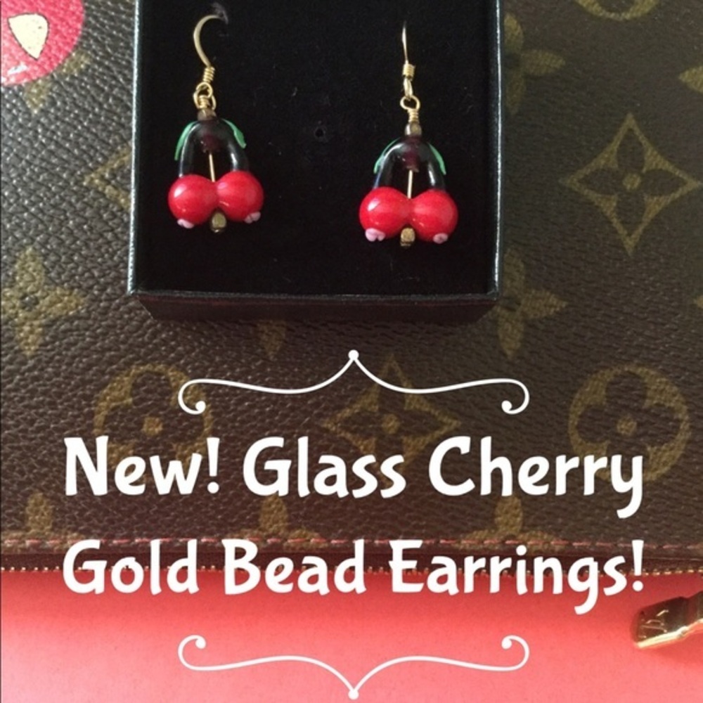 NIB! 🍒 Cherry 🍒 Glass Bead Earrings Gold Metal❣️New❣️